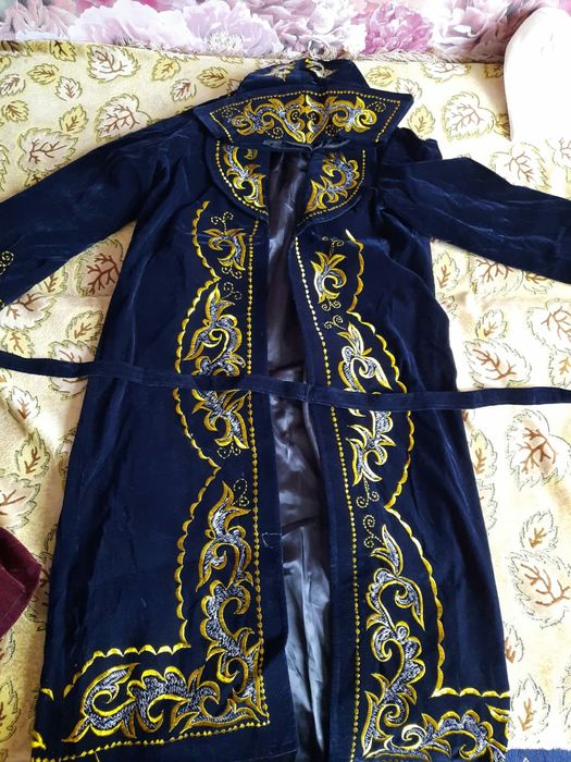 Продам шапан с головным убором