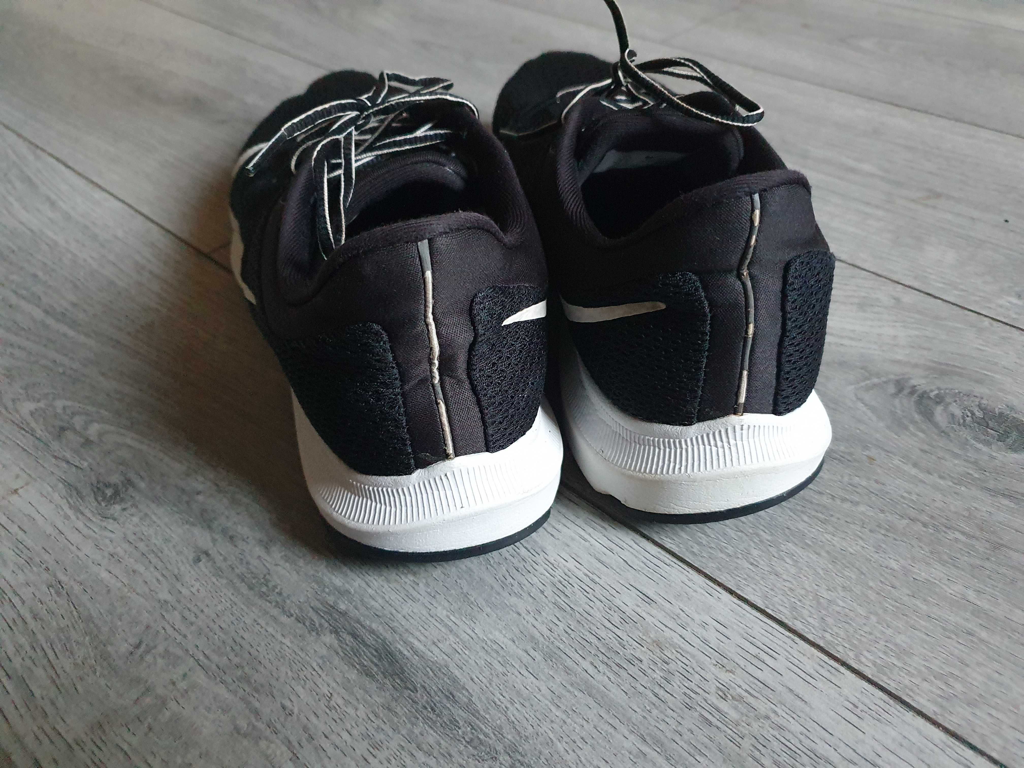 Adidasi NIKE Quest - Marimea 44.5 (US 10.5)