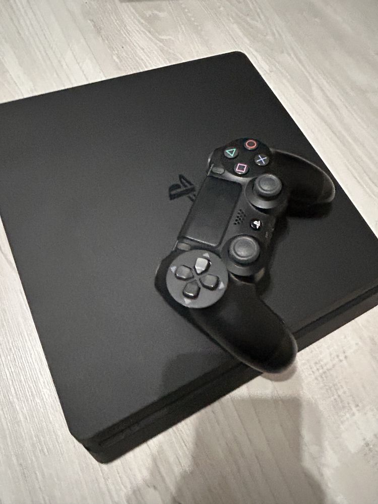 Ps4 slim + 4 jocuri