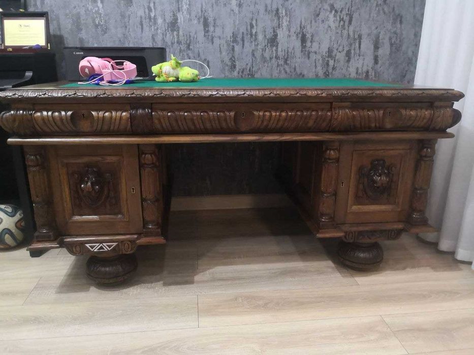 Антикварный письменный стол.