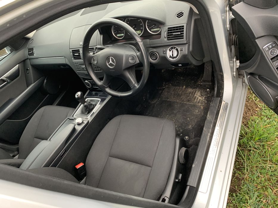Dezmembrez mercedes w204 c220 2010