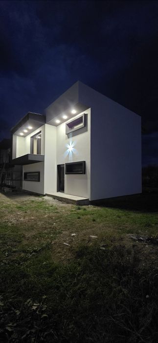 Case înșiruite de vânzare