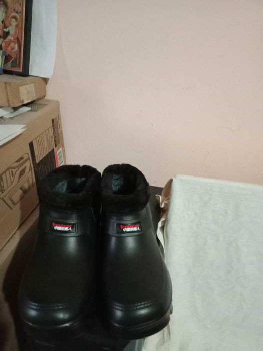 bocanci  barbati  noi   marimea 44-  70   l