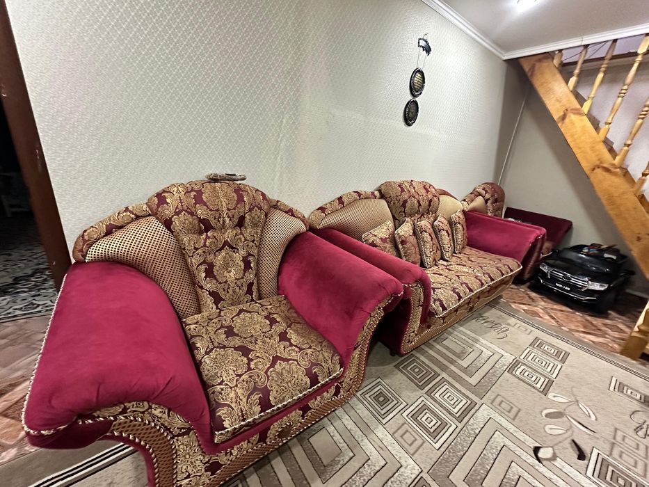 Мягкая мебель б/у (диван + кресла)