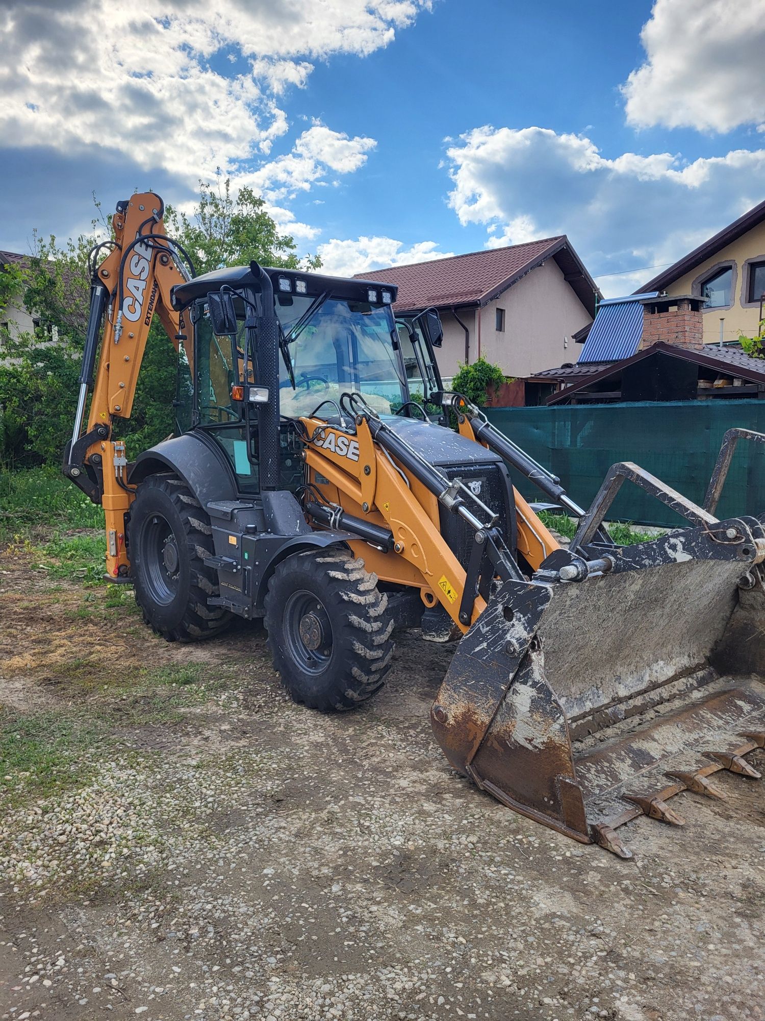 Vând buldoexcavator case