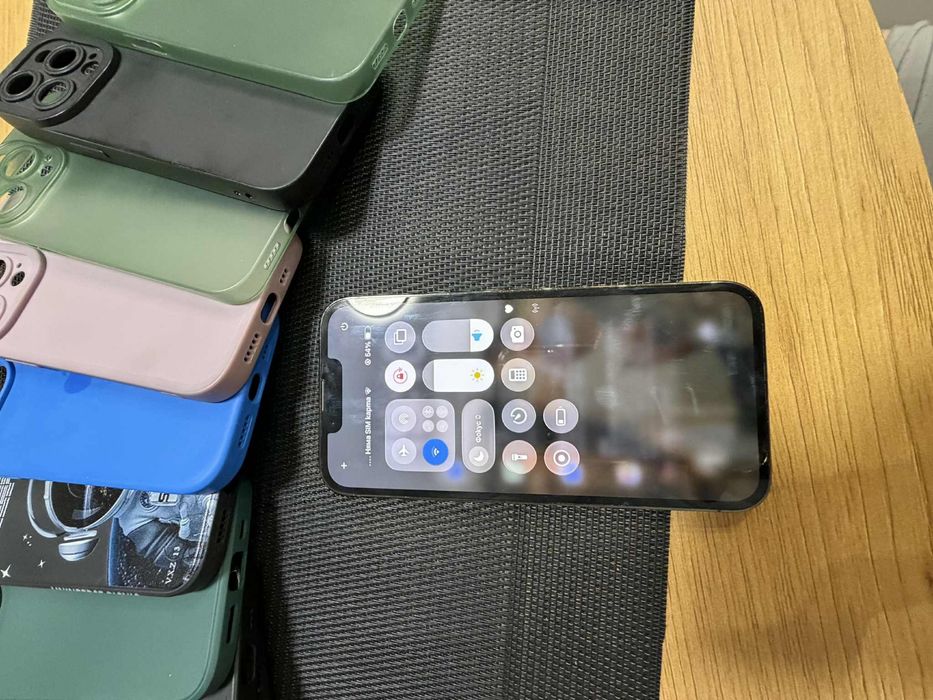 iPhone 13 Pro 128GB с много кейсове