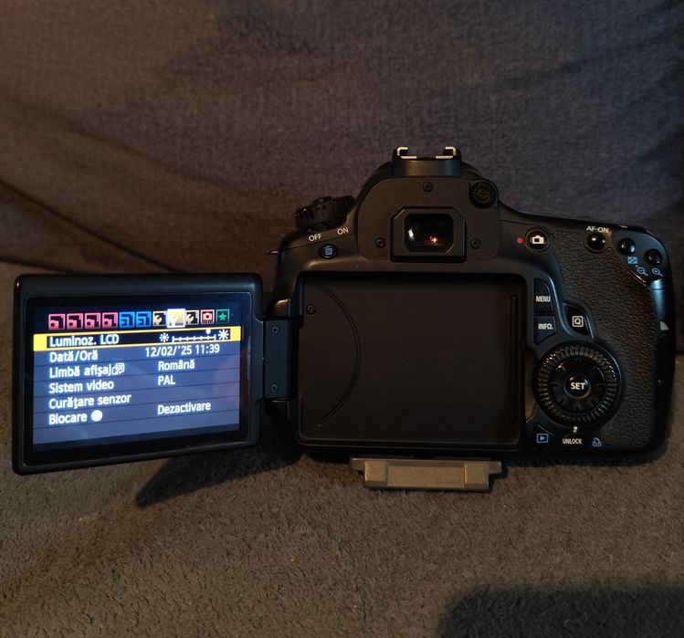 Canon EOS 60D+Canon EF-S 24mm f/2.8 STM + Accesorii Stare foarte bună