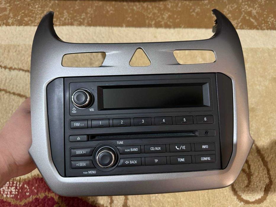 Продается родная магнитола с рамкой от кобальт