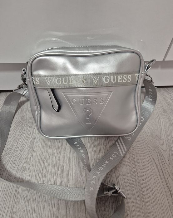 Дамска чанта Guess
