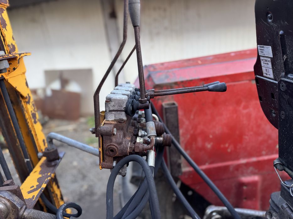 Stivuitor in tirantii tractorului