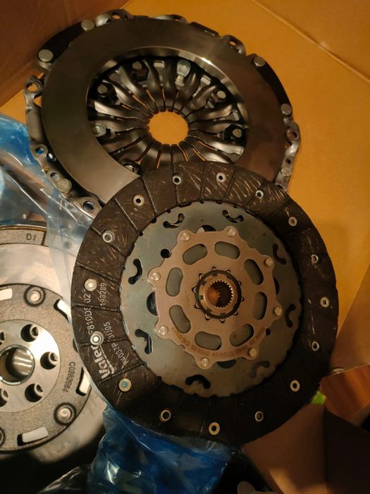 Ambreiaj cu volanta masa Peugeot Citroen motor 1.6 cod 837394