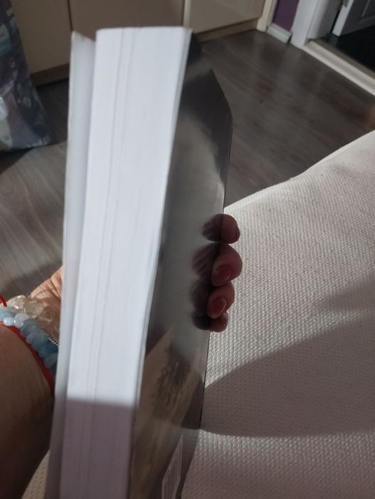 Продавам книгата, Бялата масайка по действителен случай.