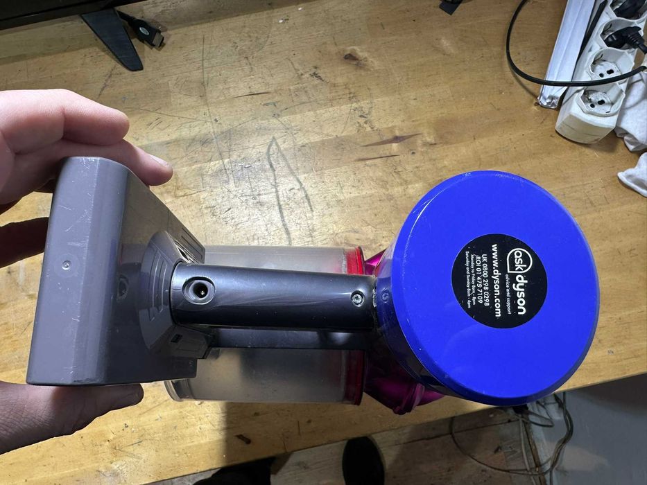 Aspirator dyson v8