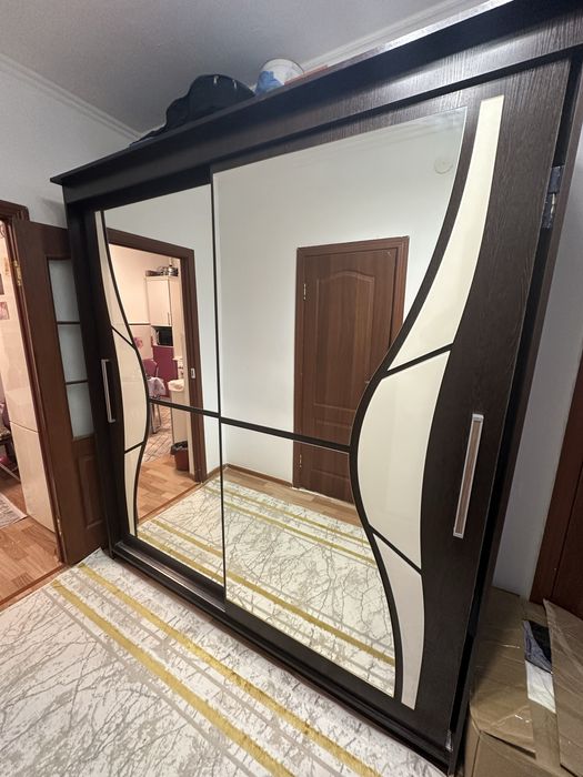 Продается шифоньер б/у.Качество отличное.Торг уместен.