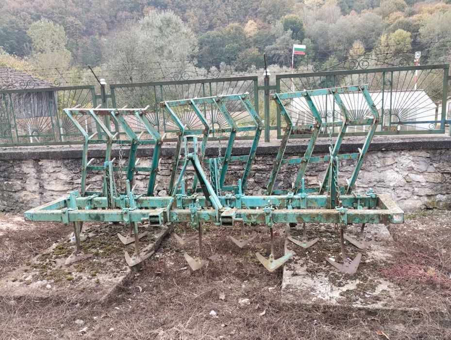 Ремарке ,култиватор и плуг.