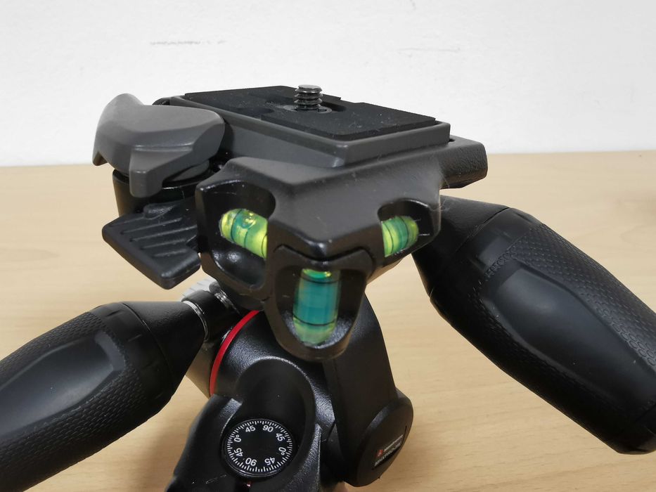 Manfrotto MT190XPro3 + Manfrotto MHXPRO-3W статив за фотоапарат