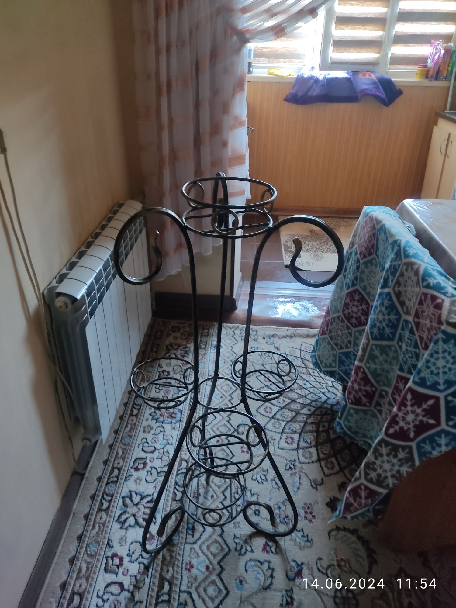 Для цветов подставка