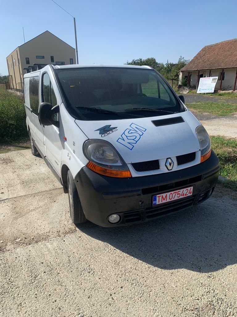 Dezmembrez Renault Trafic an 2006