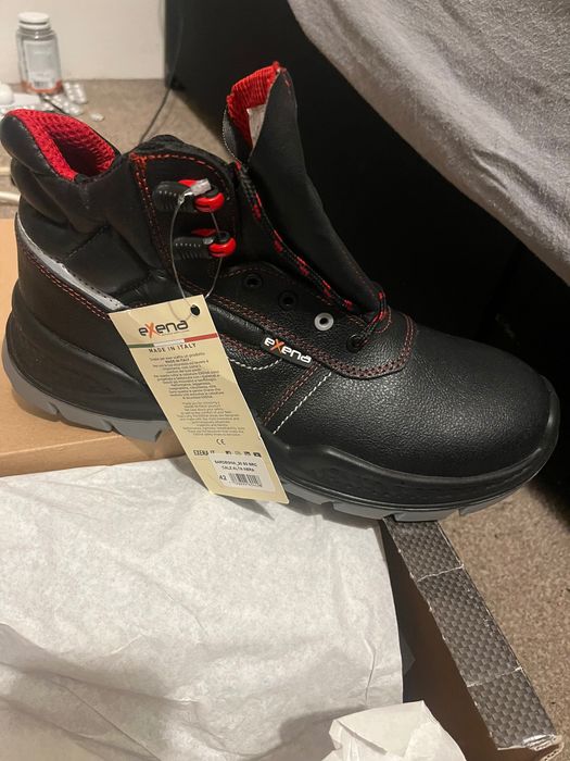 Италиански работни обувки с метално бомбе EXTEND