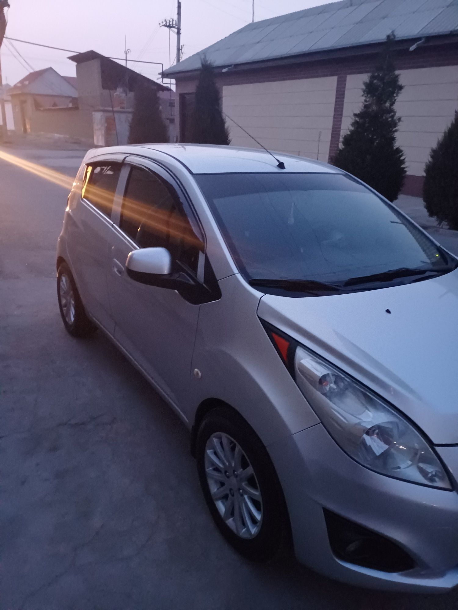 spark sotiladi 5500 $ kelshmiz