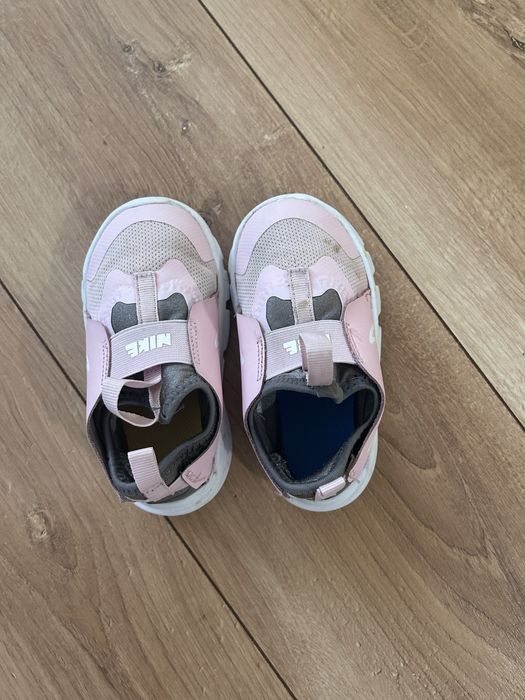 Маратонки nike.
