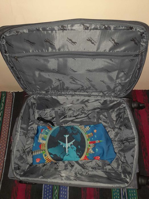 Продавам нов куфар среден