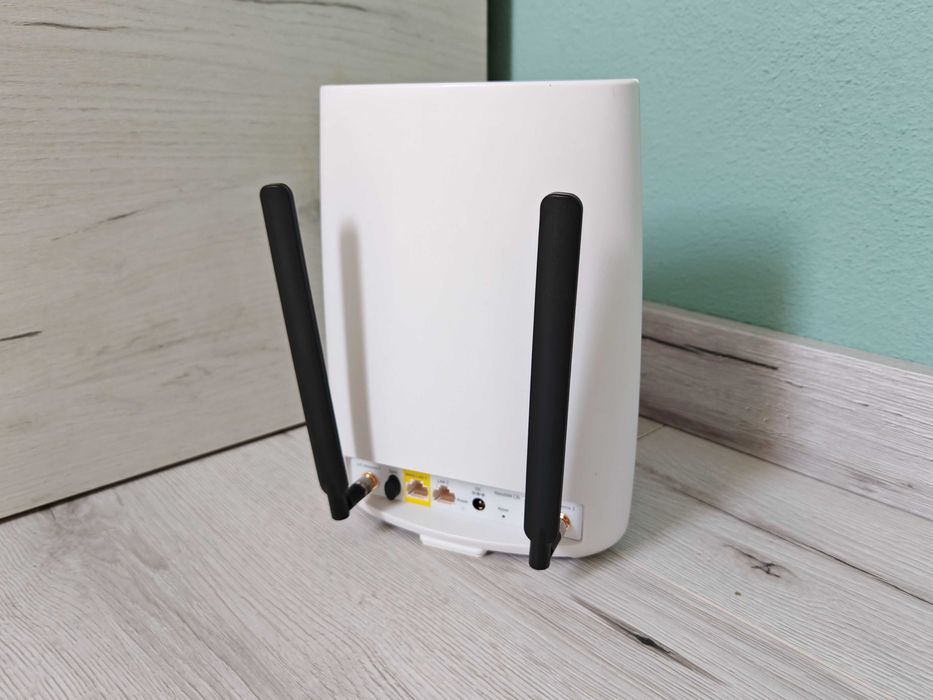 Router wireless Netgear Orbi LBR20 AC2200 LTE