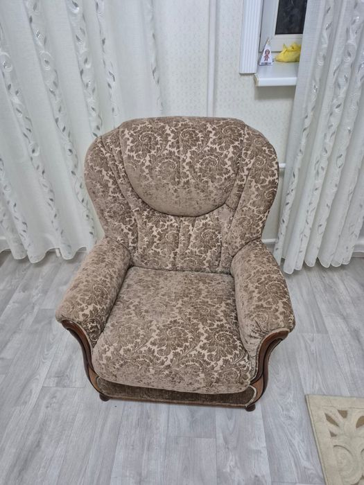 Б/у Диваны с креслом