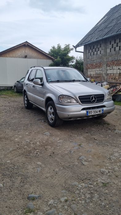 Vând mercedes ml 270