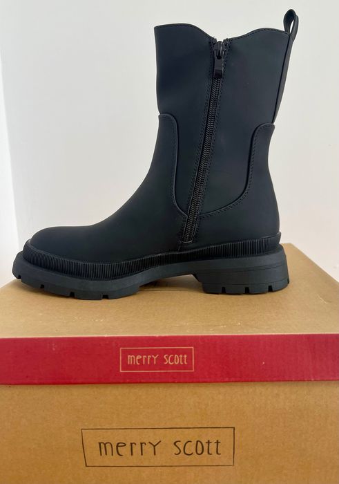 Дамски черни боти