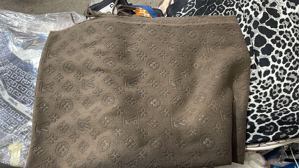 Шарф Луй Виттон