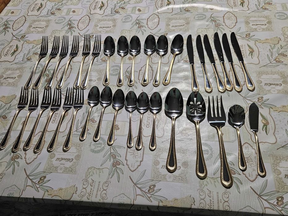 Пълен комплект прибори за хранене