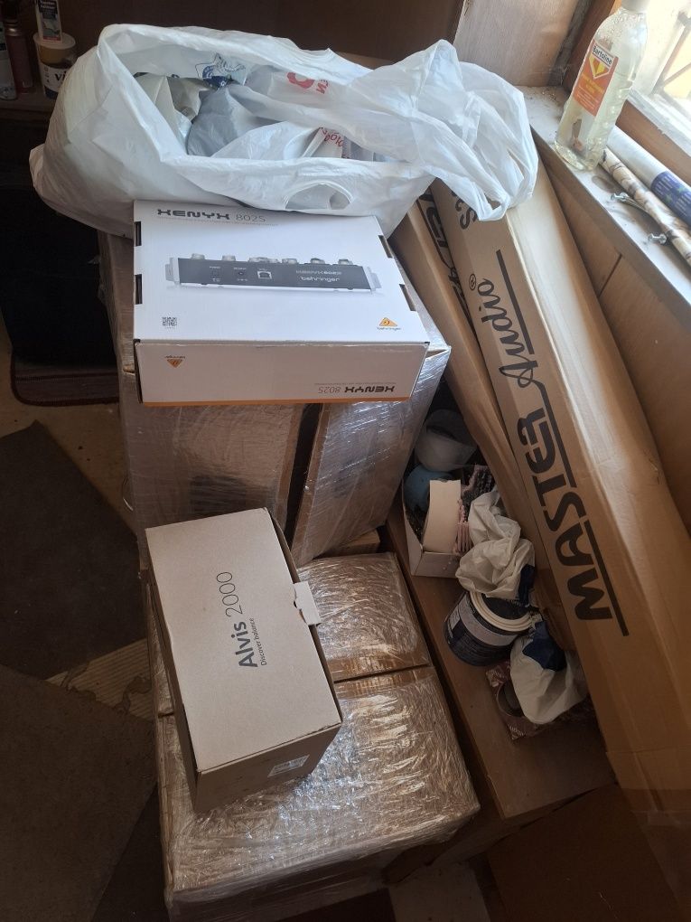 DJ audio equipment