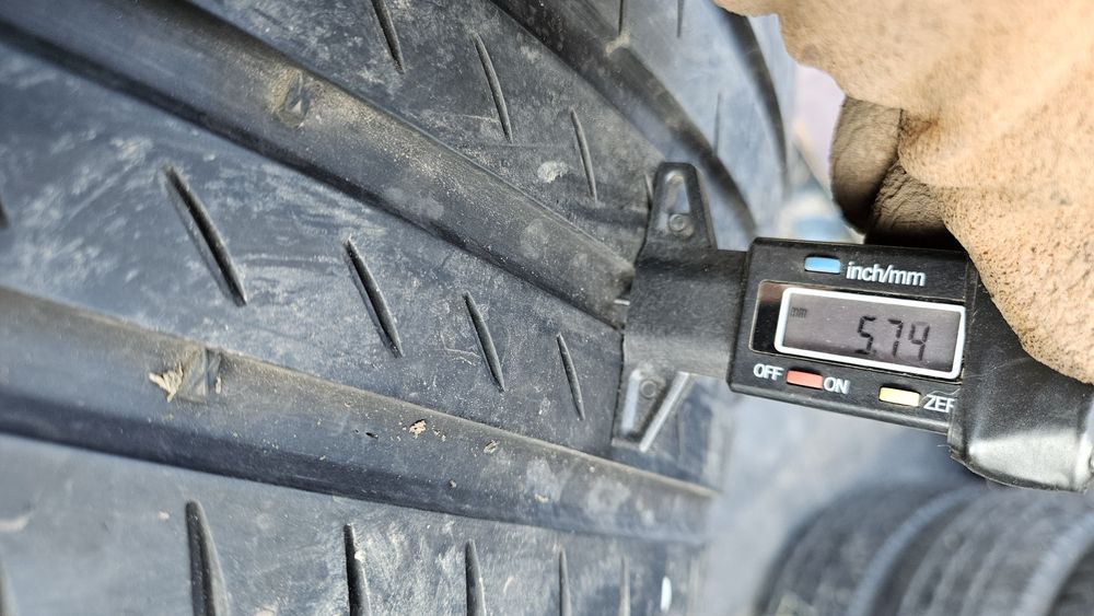 Гуми спорт пакет 315 30 22 и 275 35 22