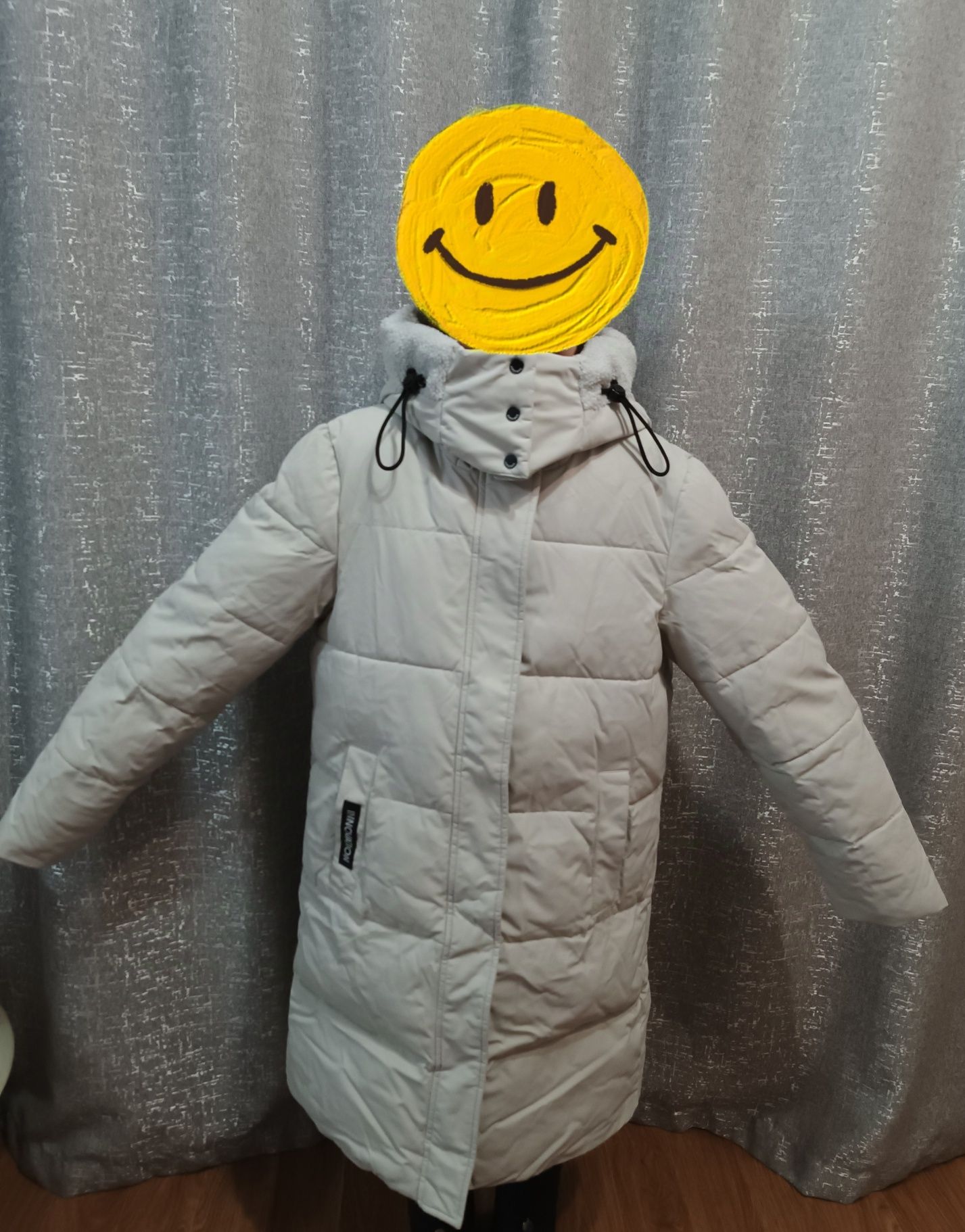 Продам зимний пуховик на девочку 10-11 лет!