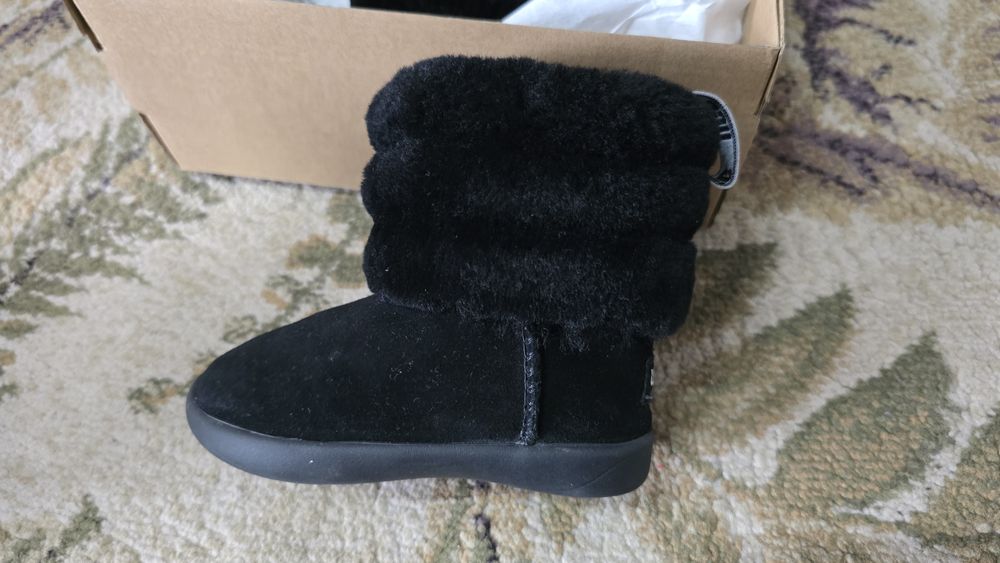 UGG fetite nr 22 in stare excelenta