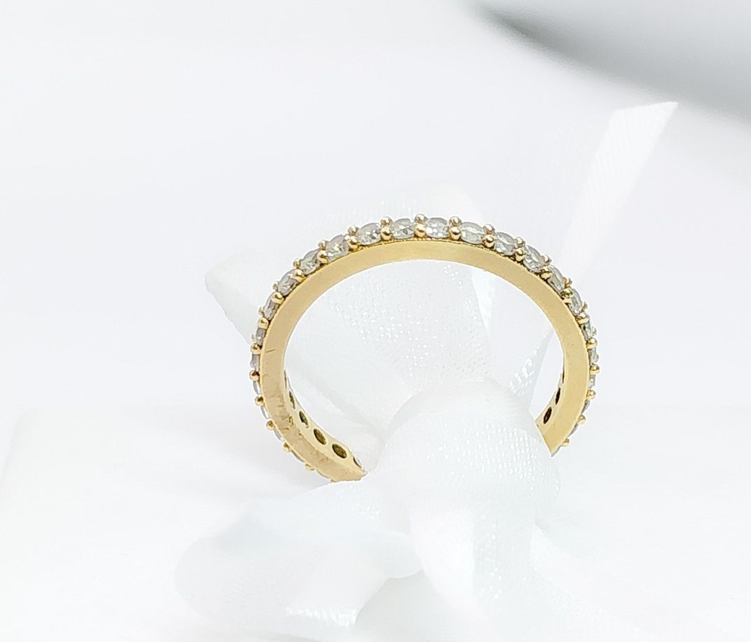Inel din aur de 14k, decorat cu pietre semiprețioase albe!