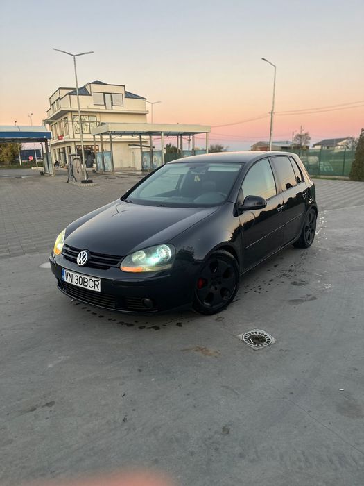 Vand sau schimb golf 5 cu suv
