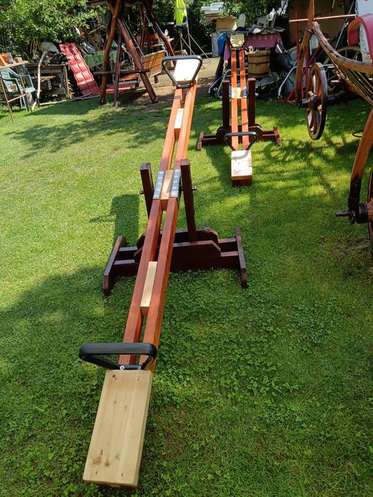 Spațiu de joacă, balansoare,