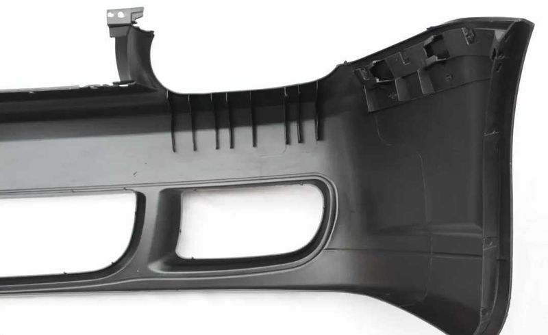 Предна броня за Golf 4 - R32 с пластмасови мрежи - На склад