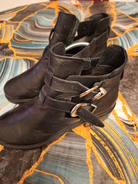 Cisme piele cu catarame stare foarte buna