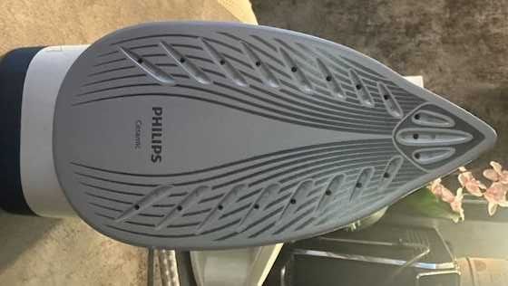 Парогенератор Philips FastCare Compact GC6709 с дъска за гладене