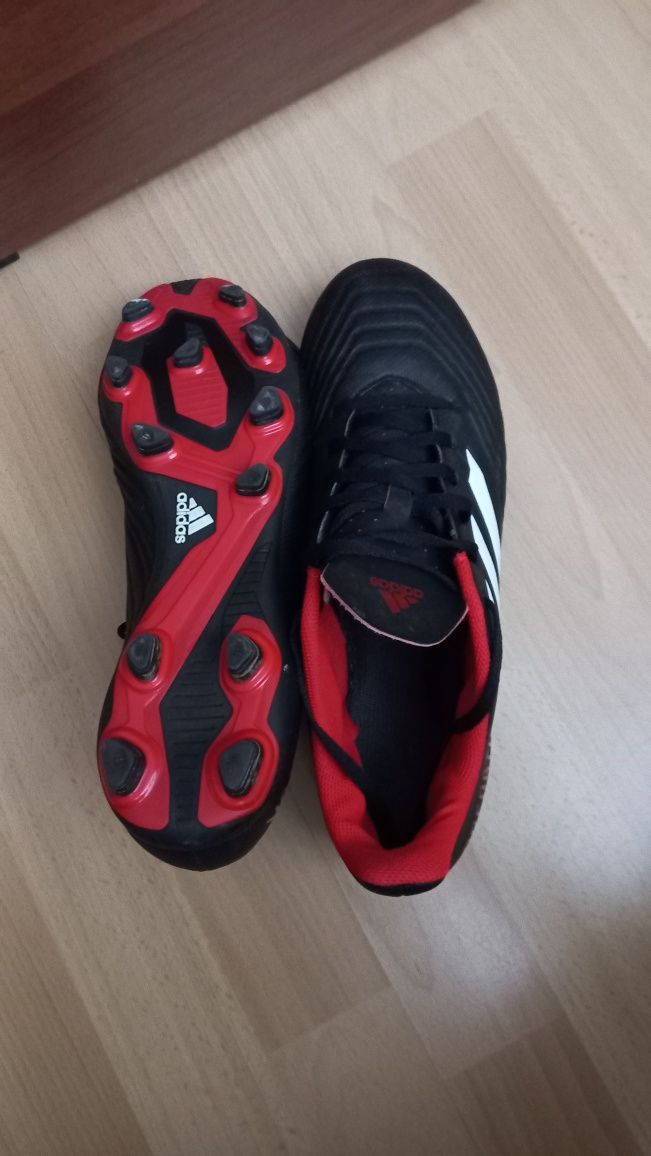 Футболни бутонки Adidas Predator