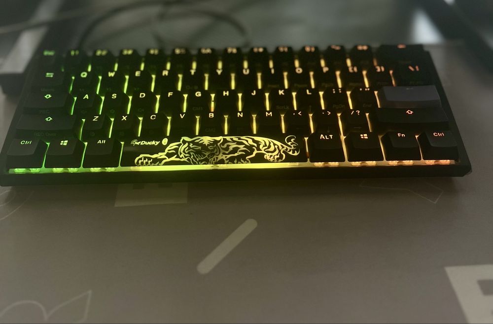 Ducky One 3 Mini – Silver Speed Switches, перфектно състояние