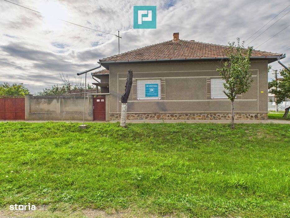 Casă cu teren generos, zonă centrală, Curtici