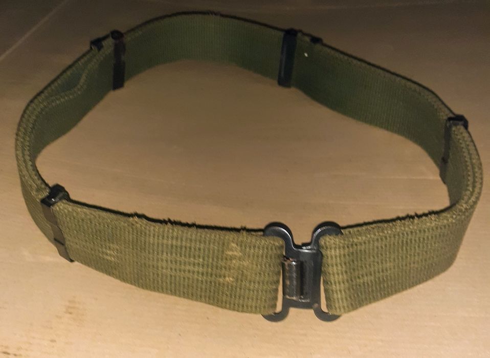 Войнишки колан с тип пеперуда заключване