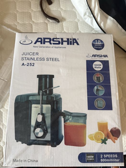 Соковыжималка Новая в упаковке 1000 ватт, очень мощное