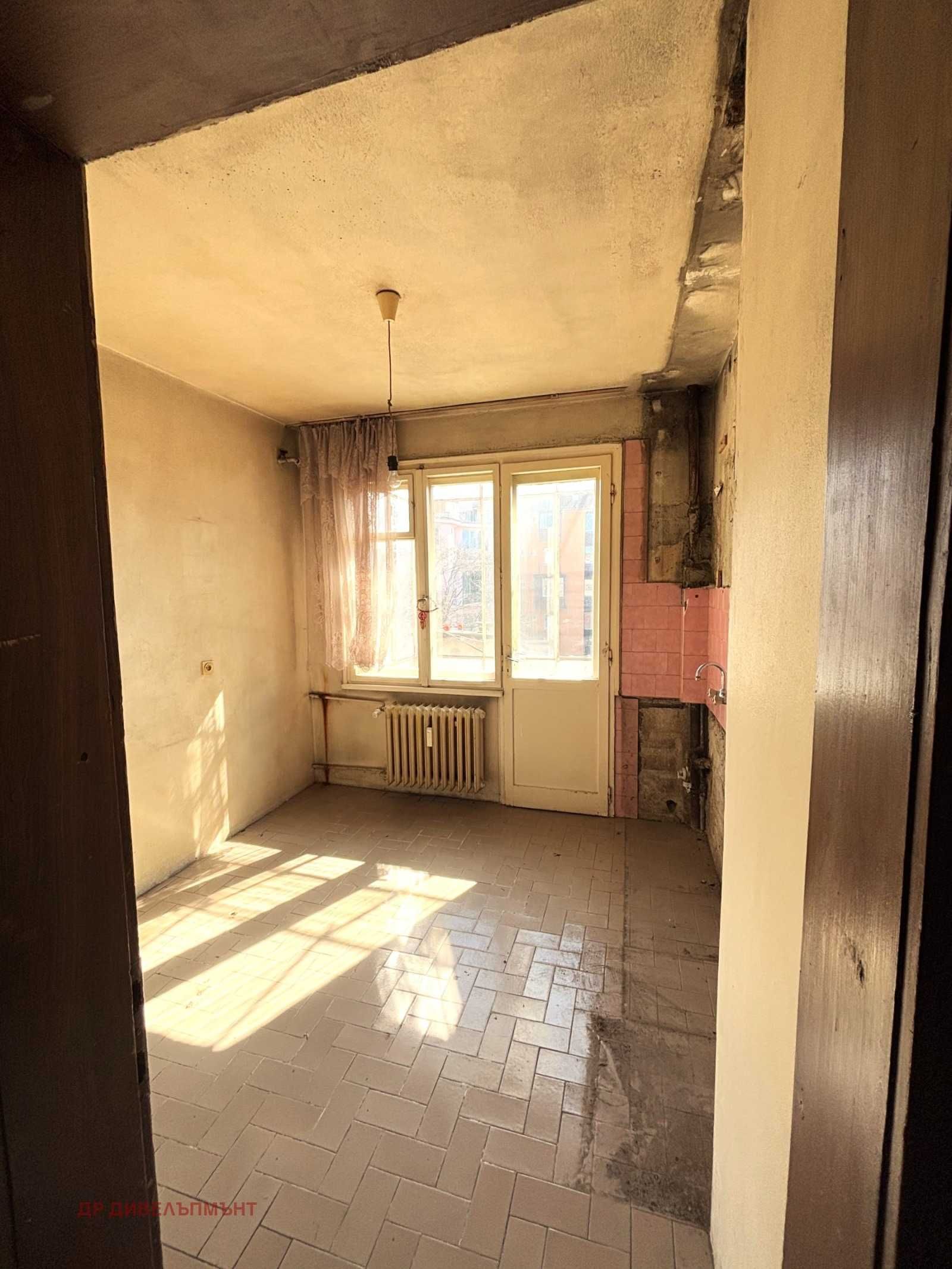 Продава 3-СТАЕН град София, МА, ул. Ивайло
