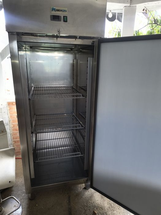 Vand frigider tip dulap