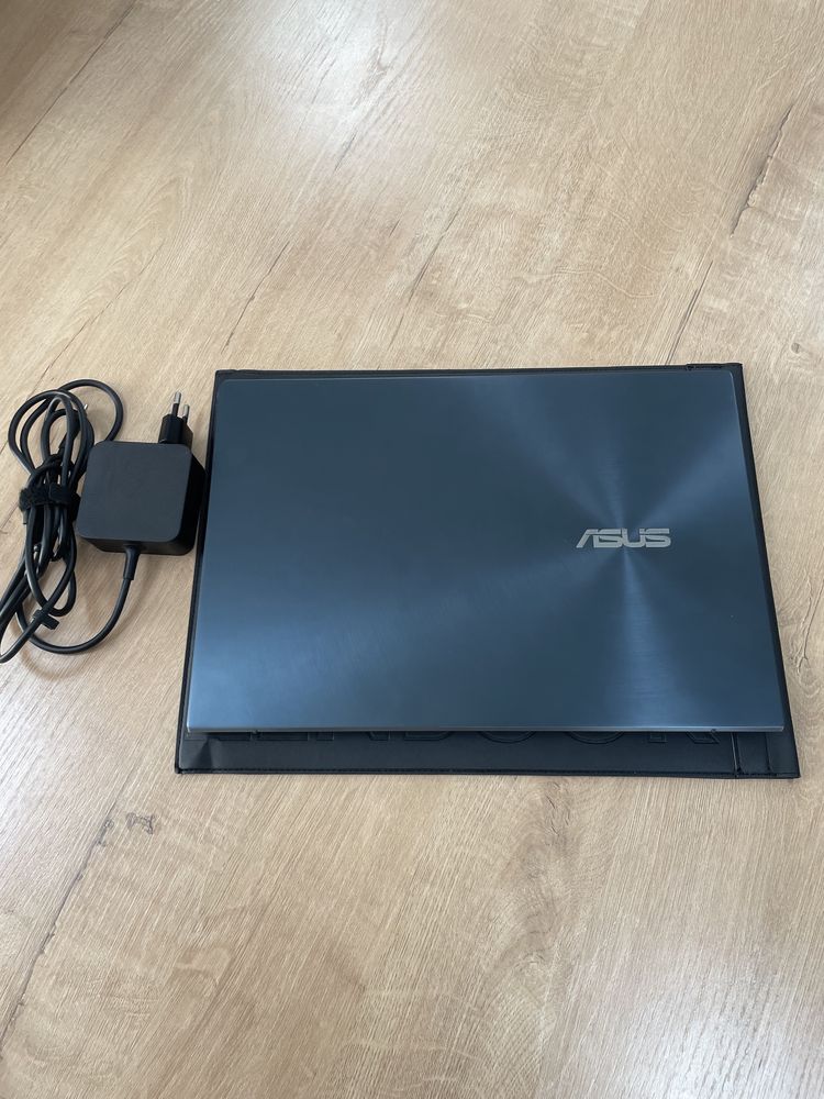 ASUS Zenbook Duo UX482E